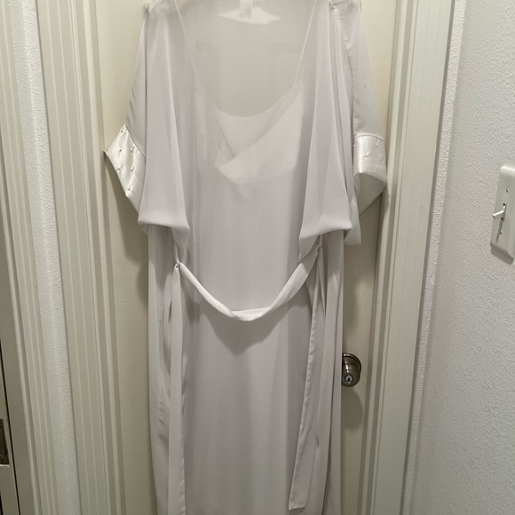 Josie by Natori night gown & robe. Size Medium. Extremely good condition. - Picture 6 of 6